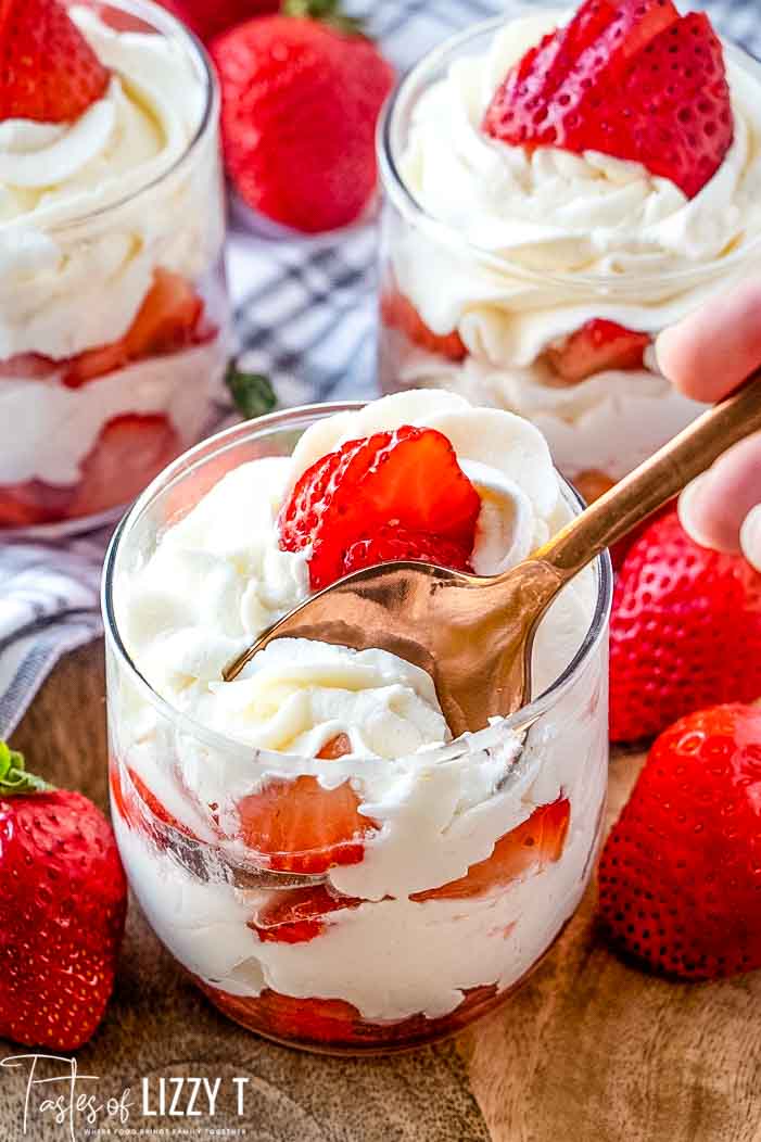 https://www.tastesoflizzyt.com/wp-content/uploads/2015/03/strawberries-and-cream-mini-parfaits-6.jpg