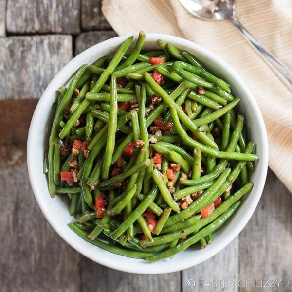 https://www.tastesoflizzyt.com/wp-content/uploads/2015/10/christmas-green-beans-with-toasted-pecans-recipe-21.jpg