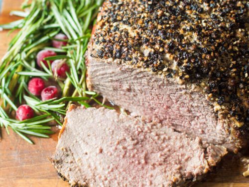 https://www.tastesoflizzyt.com/wp-content/uploads/2016/11/peppercorn-sirloin-roast-recipe-2-500x375.jpg