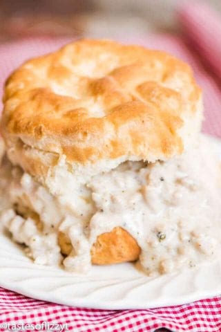 Sausage Gravy Recipe {Easy Homemade Biscuits and Gravy Breakfast}