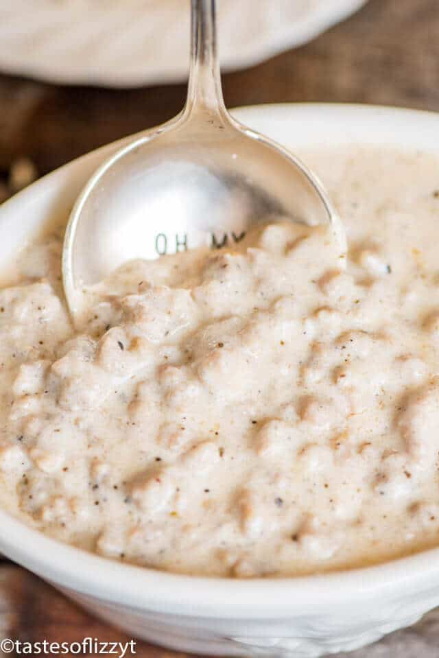 Sausage Gravy Recipe {Easy Homemade Biscuits and Gravy Breakfast}