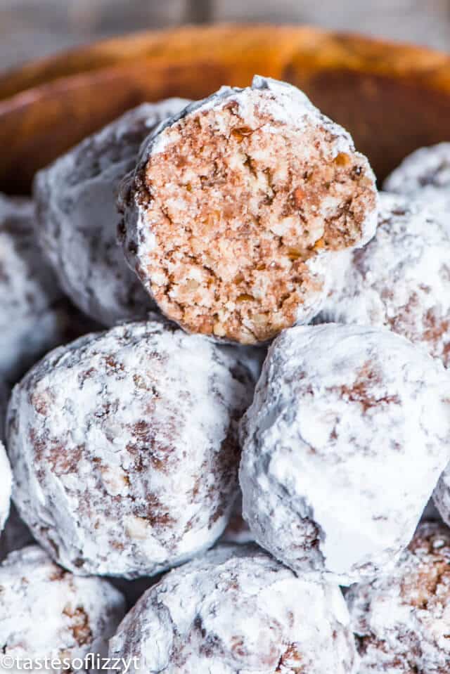 Bourbon Balls {Easy No Bake Cookie & Candy Recipe with Cocoa}