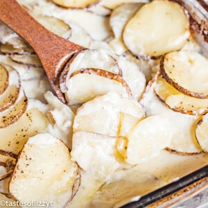 https://www.tastesoflizzyt.com/wp-content/uploads/2018/01/scalloped-potatoes-recipe-300-1.jpg