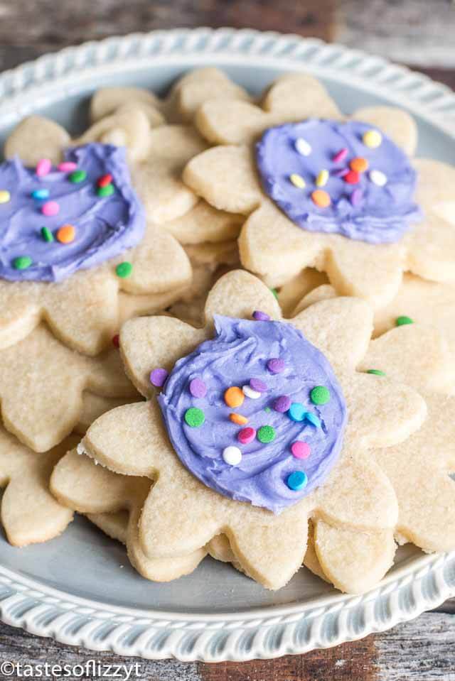 https://www.tastesoflizzyt.com/wp-content/uploads/2018/03/cut-out-sugar-cookies-recipe-8.jpg