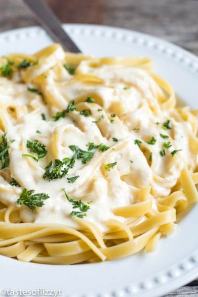 Homemade Alfredo Sauce Recipe {Easy Creamy Pasta Sauce}