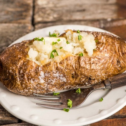 https://www.tastesoflizzyt.com/wp-content/uploads/2018/09/baked-potatoes-500x500.jpg
