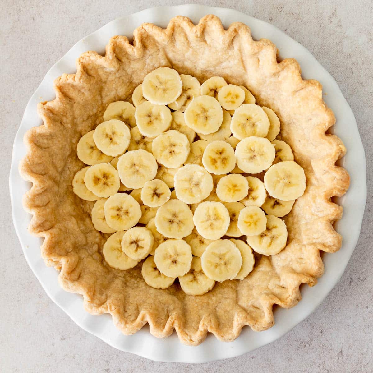 a pie shell filled with banana slices