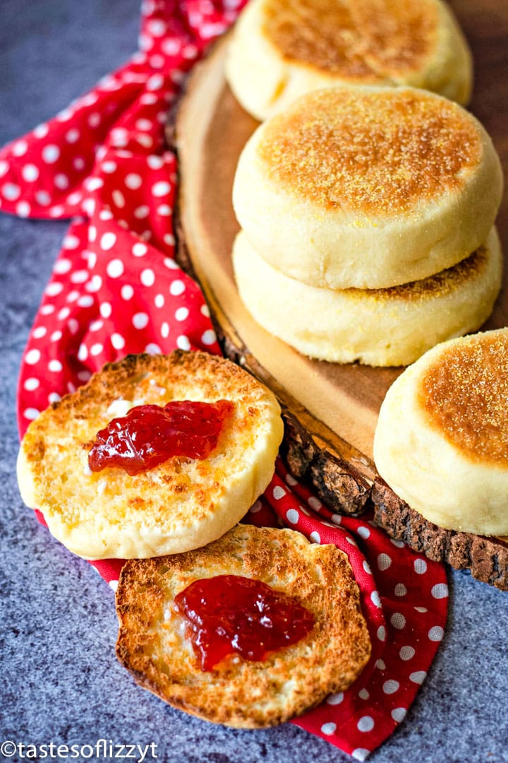 Homemade English Muffins Recipe {Make English Toasting Muffins}