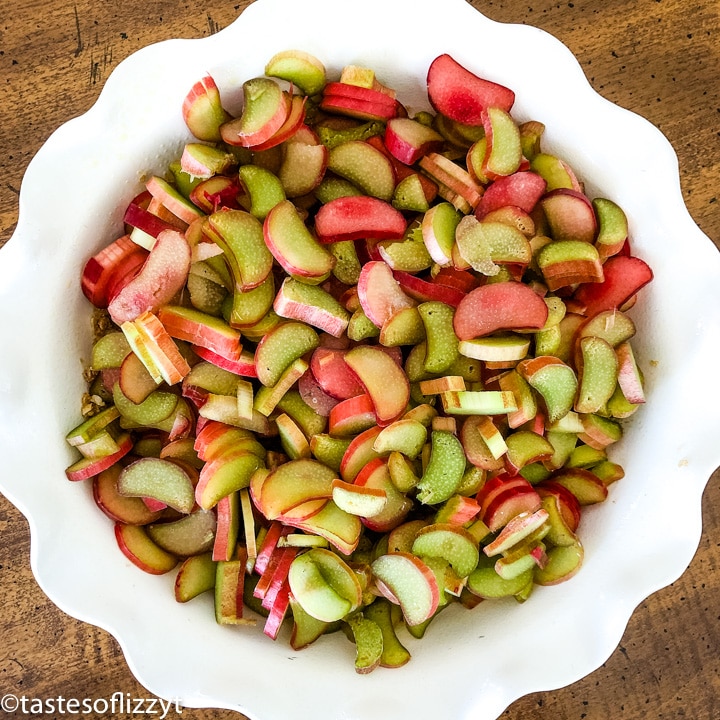 Easy Rhubarb Crisp Recipe {Easy Rhubarb Crumble With Oatmeal}