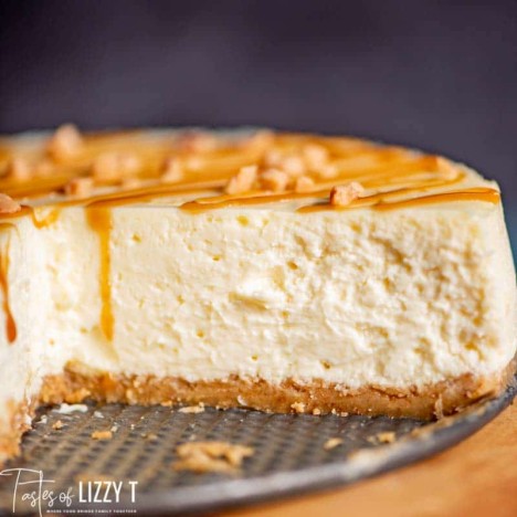 How to Make Cheesecake {Creamy Cheesecake Recipe - No Cracks!}