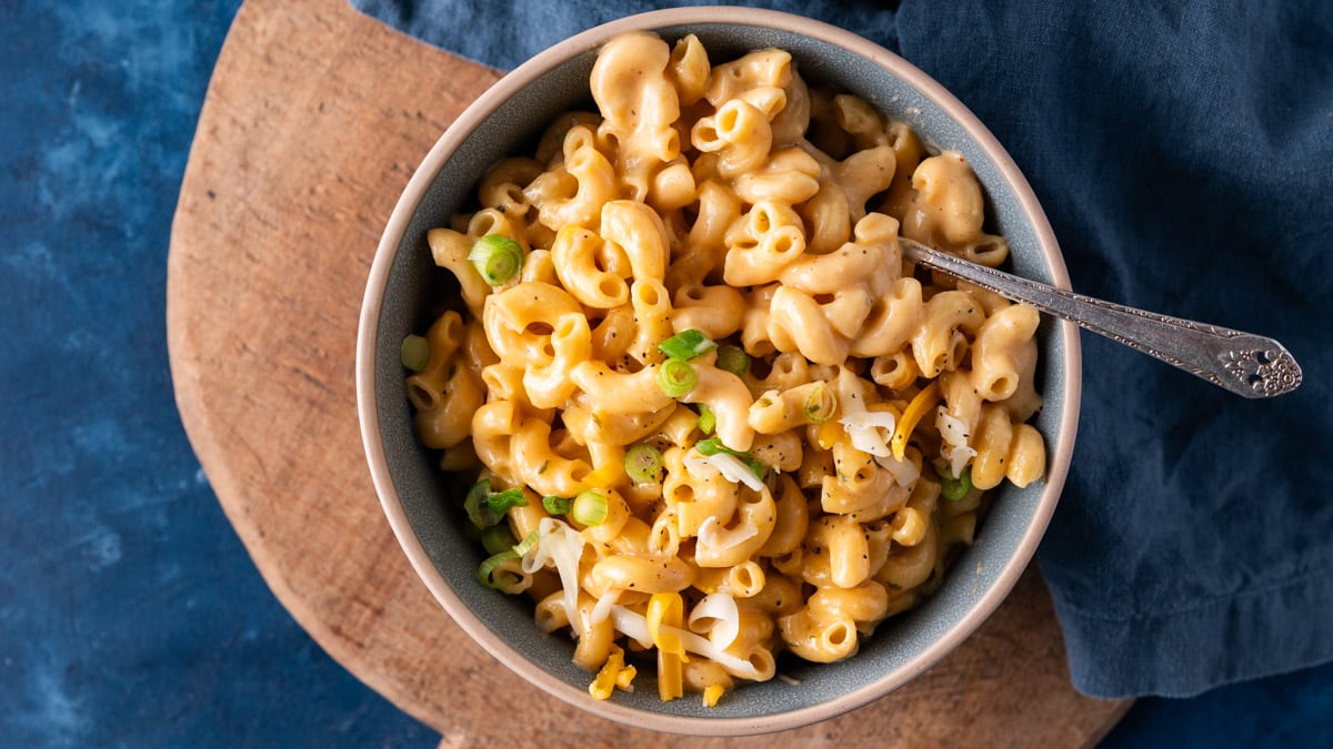 a bowl of creamy mac and cheese on a table