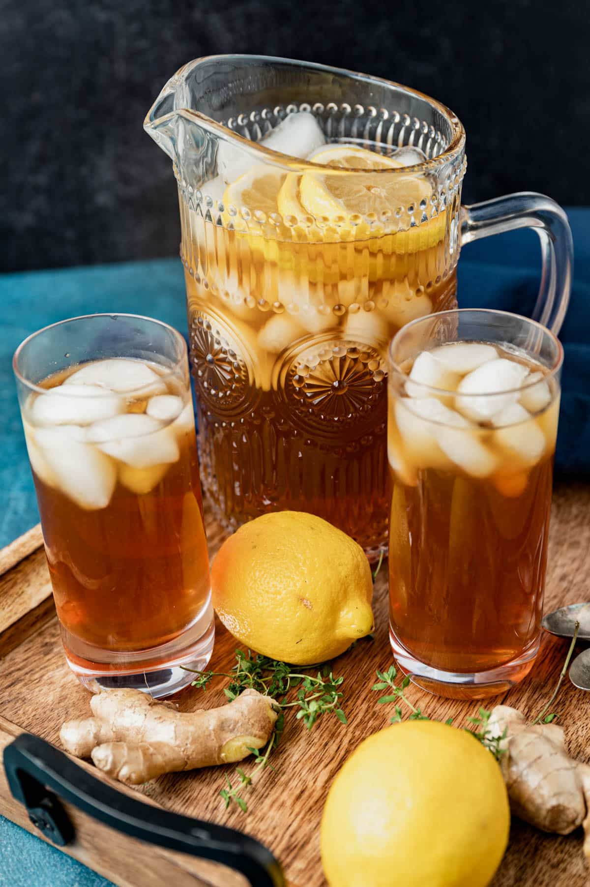 https://www.tastesoflizzyt.com/wp-content/uploads/2022/08/lemon-ginger-iced-tea-2.jpg
