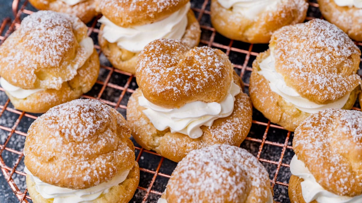 Cream Puffs Recipe (with Pastry Cream Filling) - Fifteen Spatulas