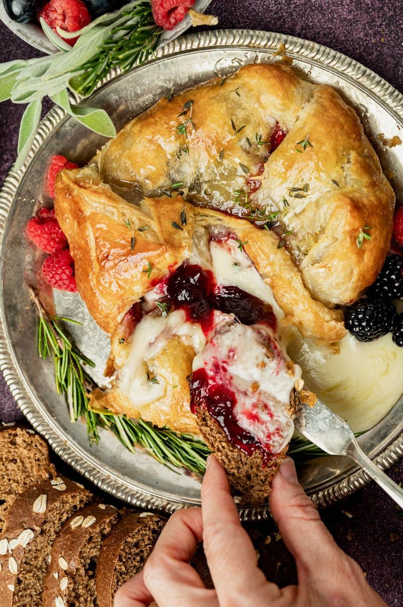 Baked Brie In Puff Pastry (Brie en croute with jam) - Amira's Pantry