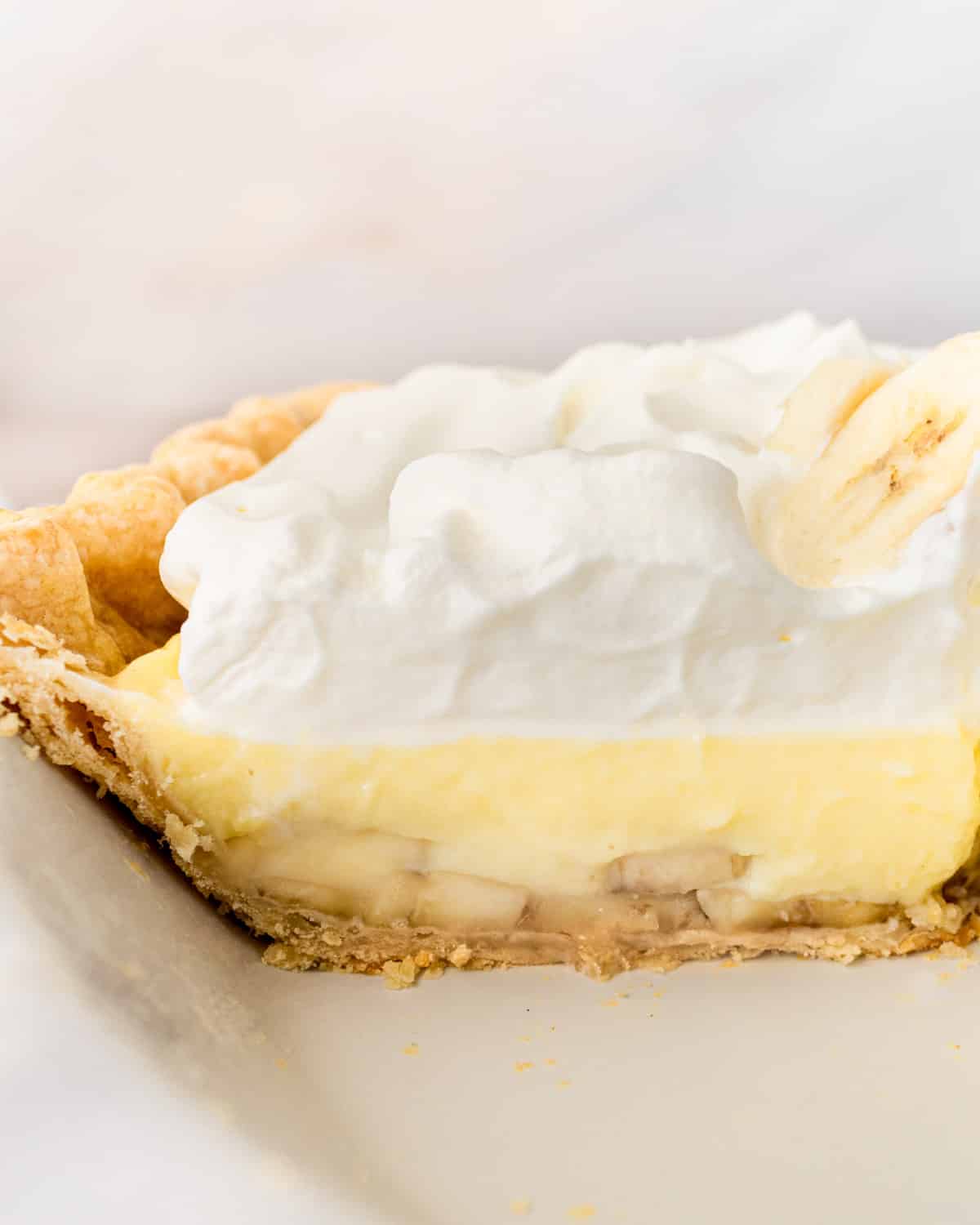 the inside of a banana cream pie