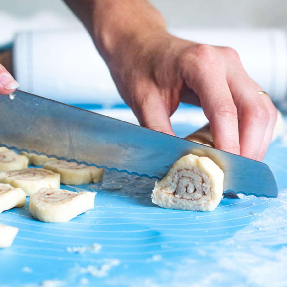 slicing pie dough cinnamon rolls