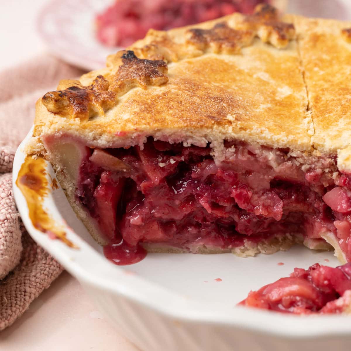 inside a pear cranberry pie