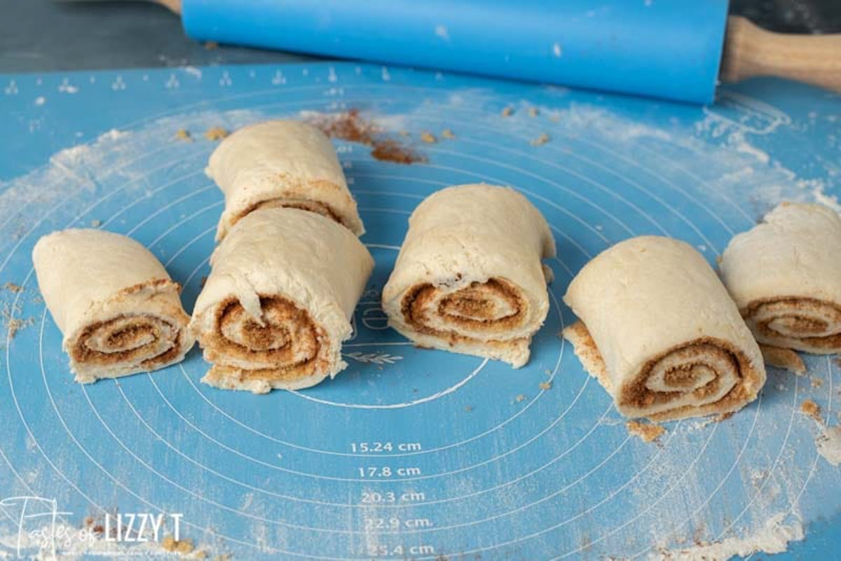 cut cinnamon rolls on a pastry mat