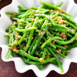 italian green beans in a white bowl