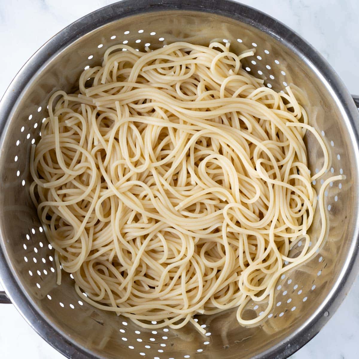 cooked spaghetti in a colander