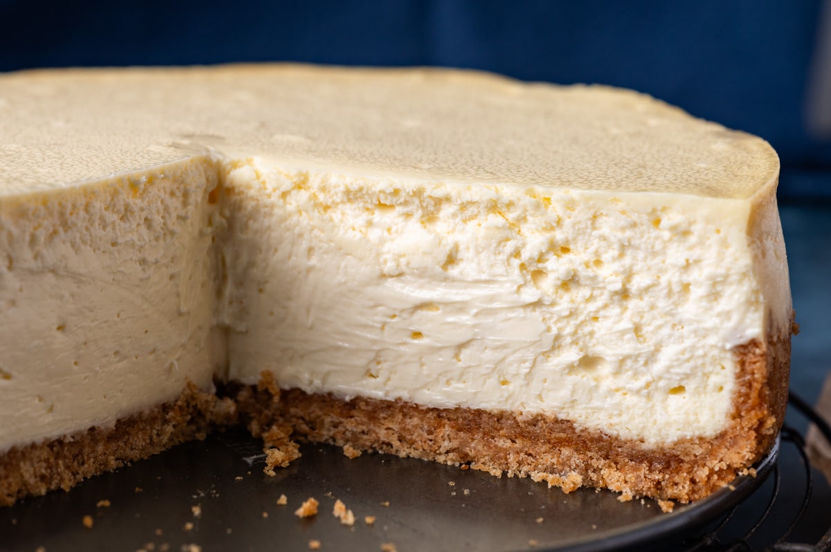 the inside of an easy cheesecake recipe